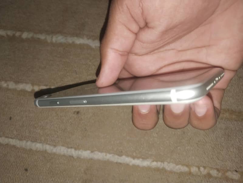 Apple iPhone 8 1