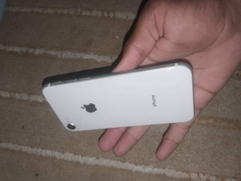 Apple iPhone 8 3