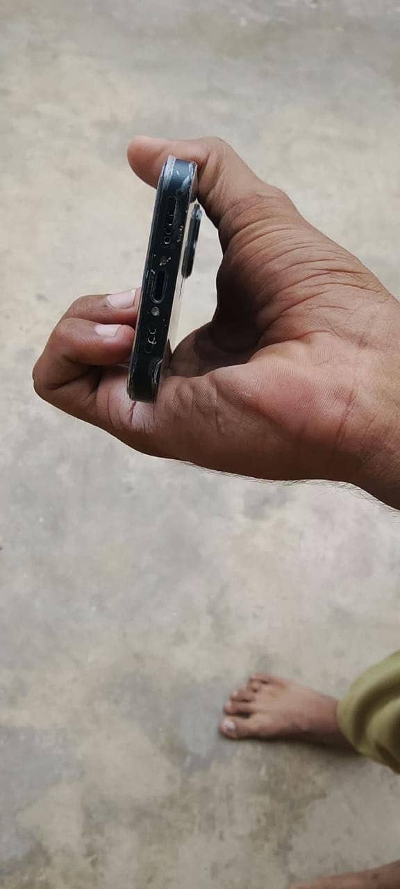 Apple iPhone 13 mini 0