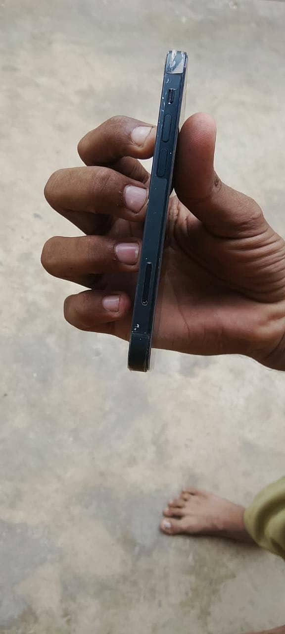 Apple iPhone 13 mini 4