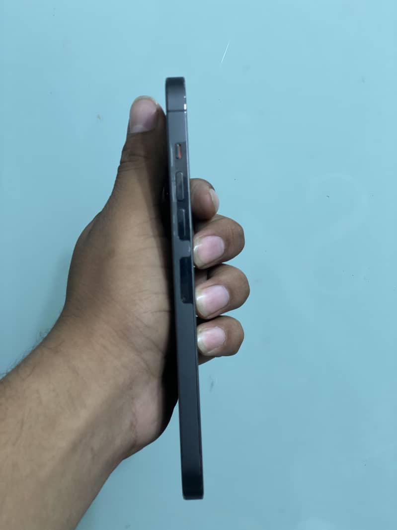 Apple iPhone 13 Pro Max 4