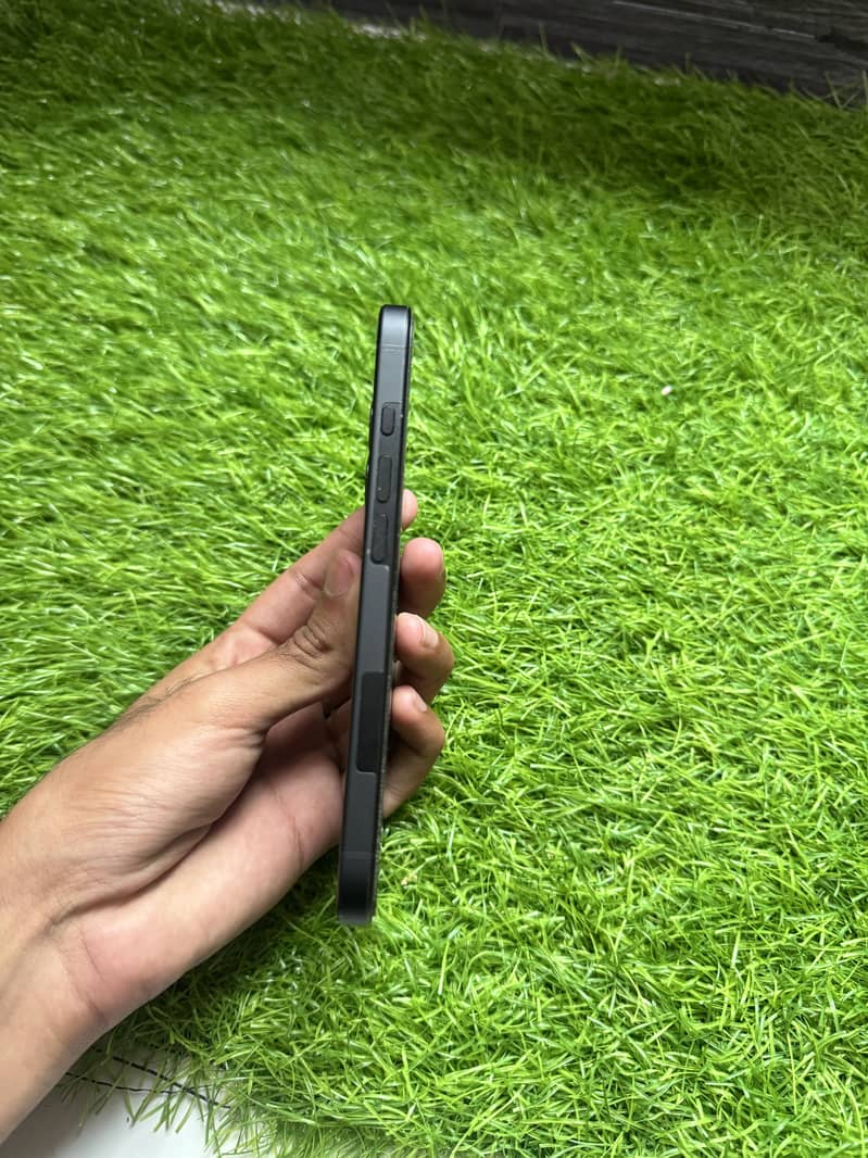 iPhone 16 2
