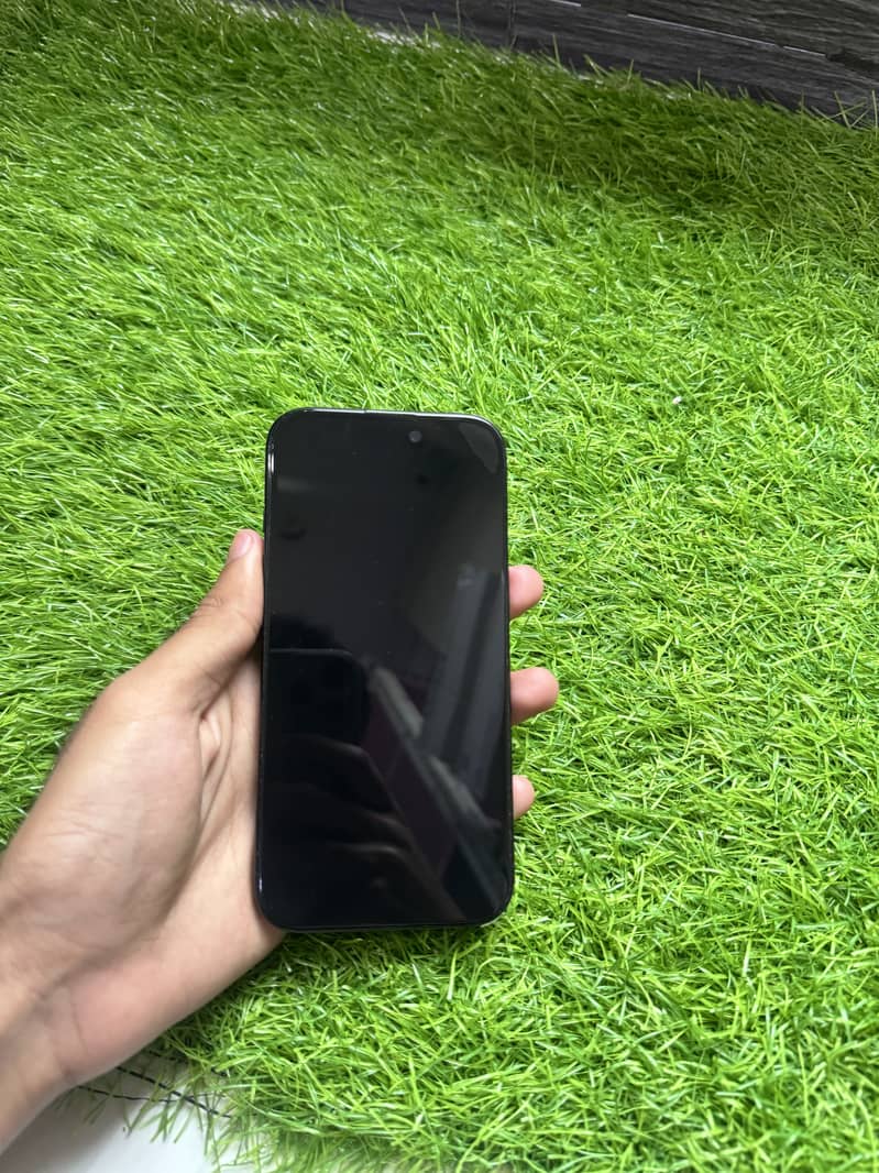 iPhone 16 4