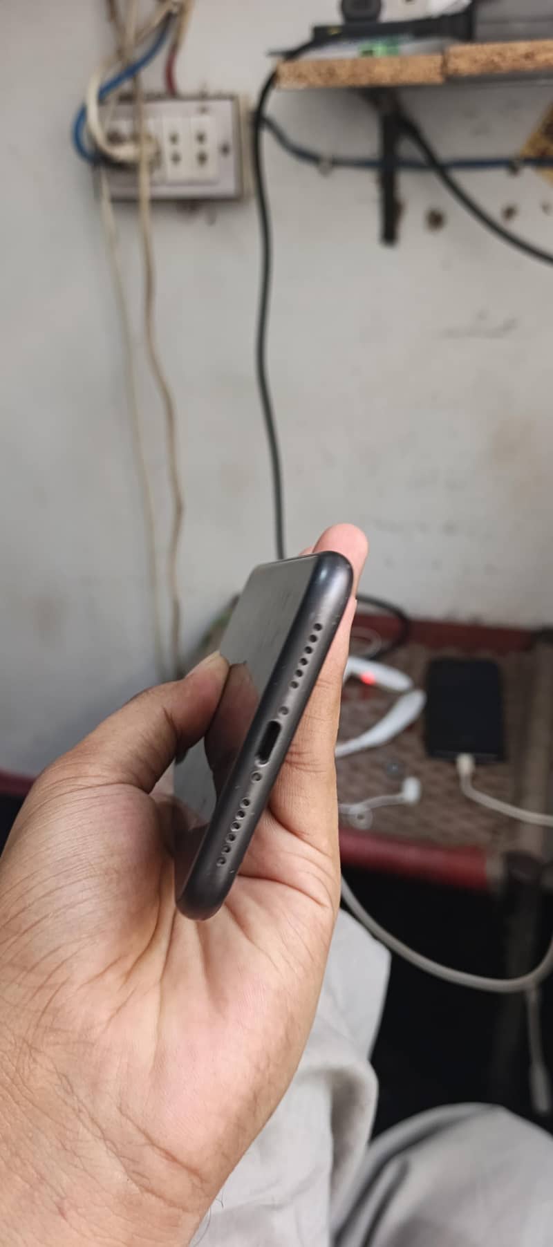 Apple iPhone 11 4