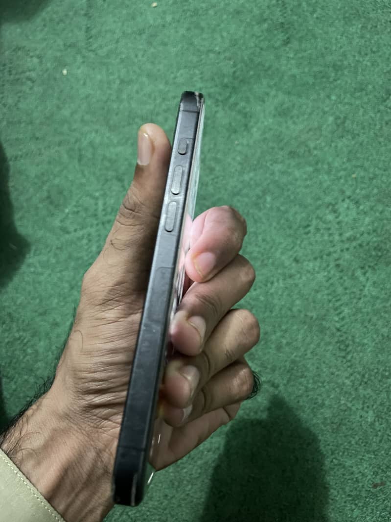 Apple iPhone 15 Pro 3