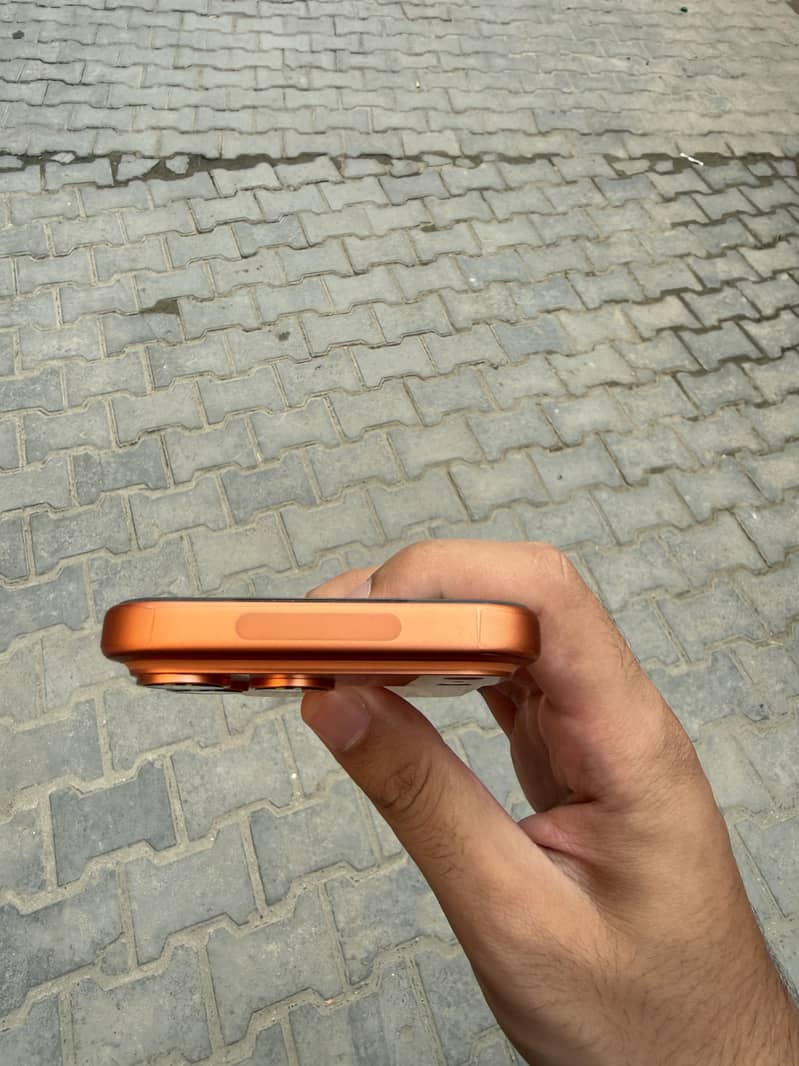 Apple iPhone 17 Pro Max 4