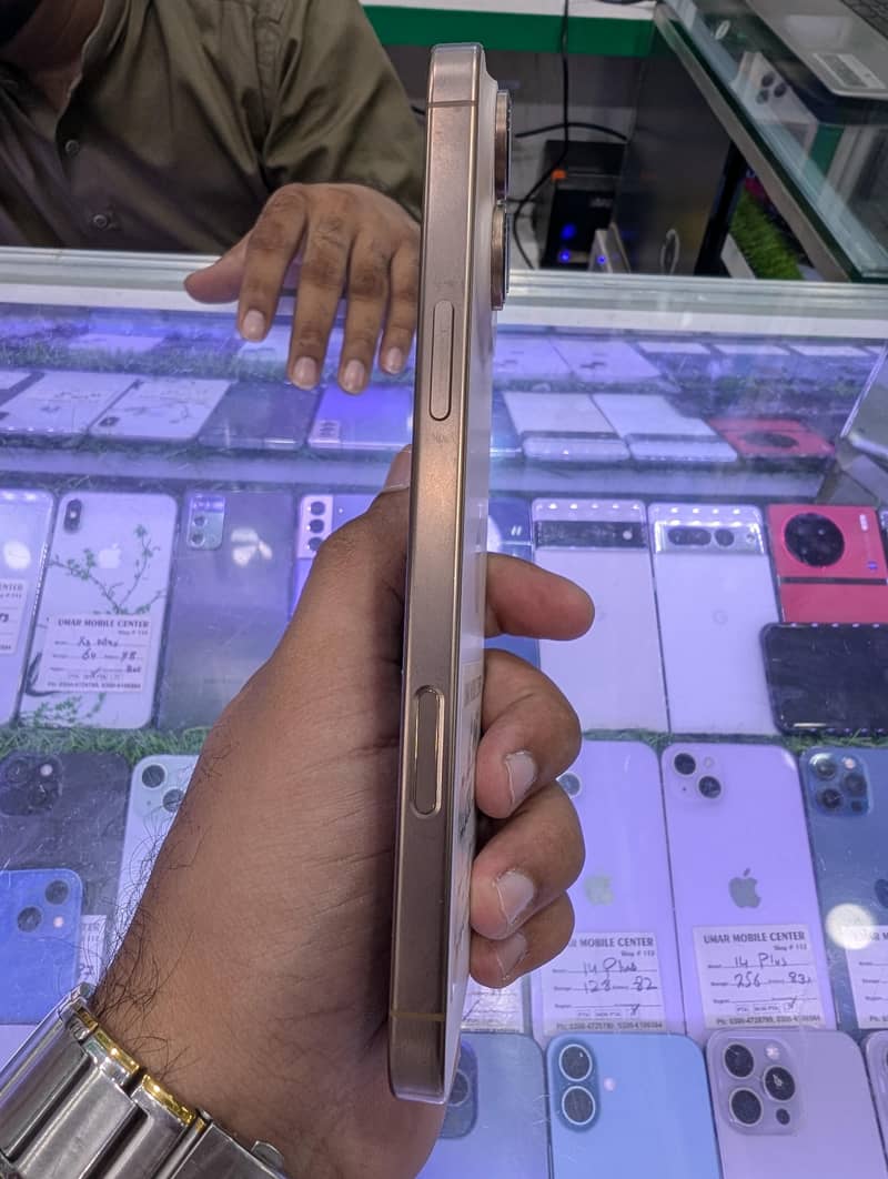 Apple iPhone 16 Pro Max 2