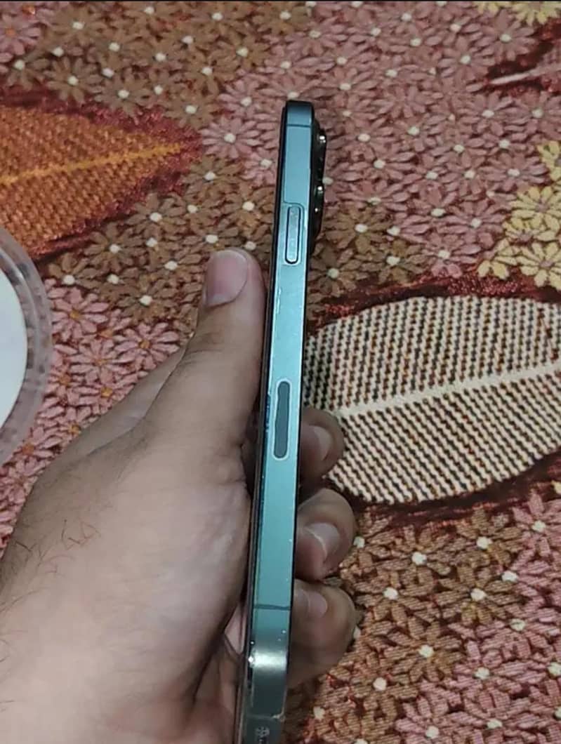 iPhone 13 Pro Max 4