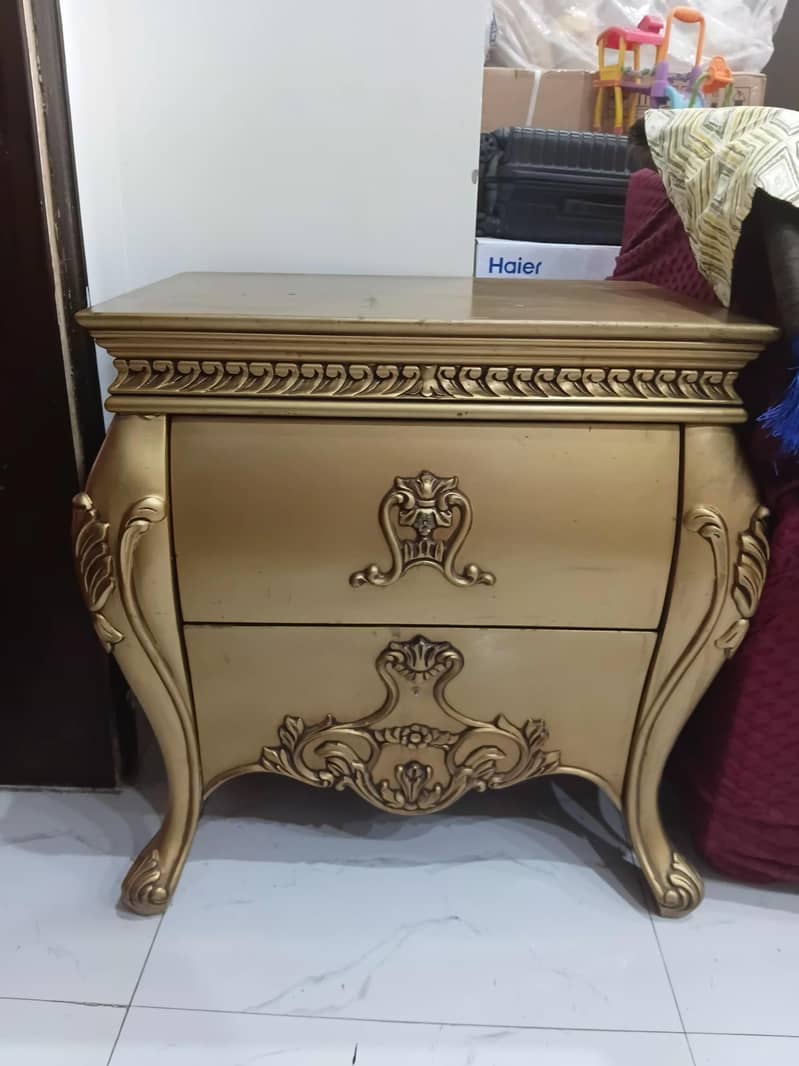 solid wood good in condition 0