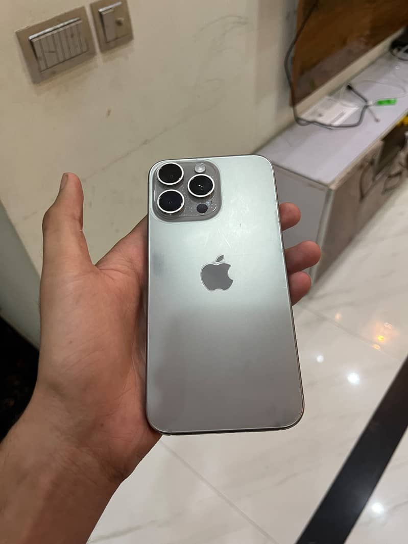 Apple iPhone 15 Pro Max 0