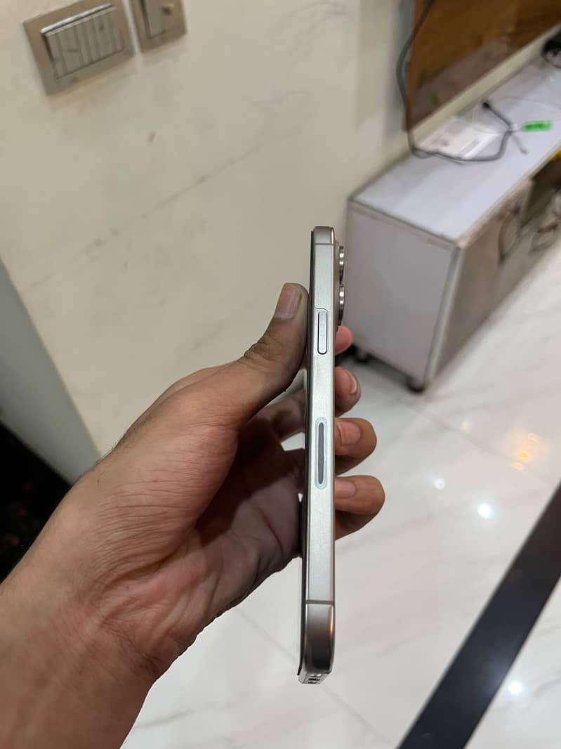 Apple iPhone 15 Pro Max 1