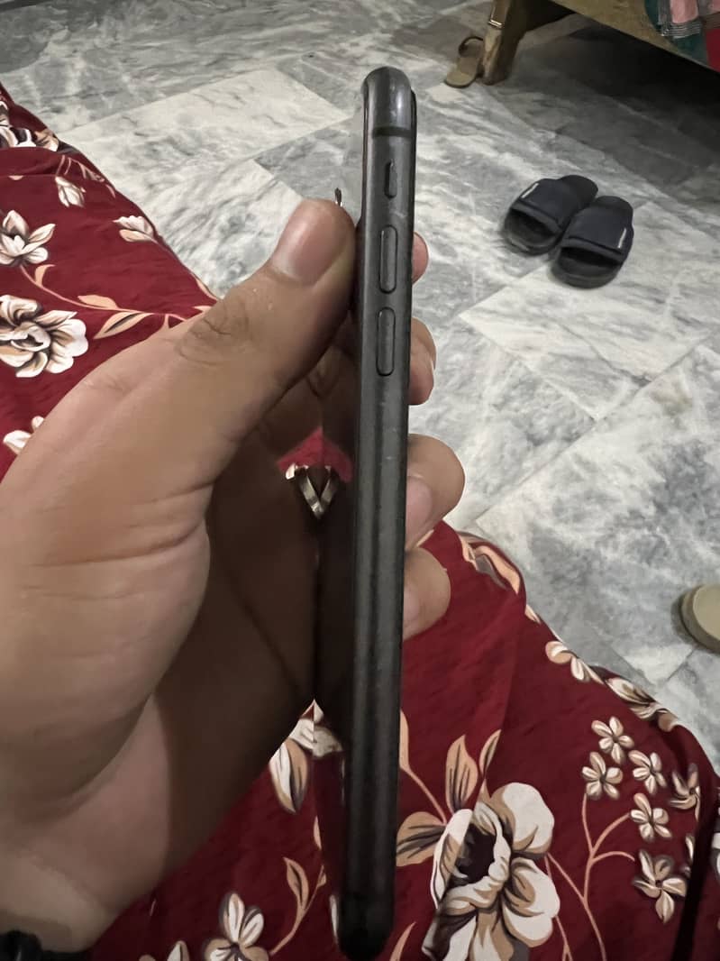 Apple iPhone 11 jv 4