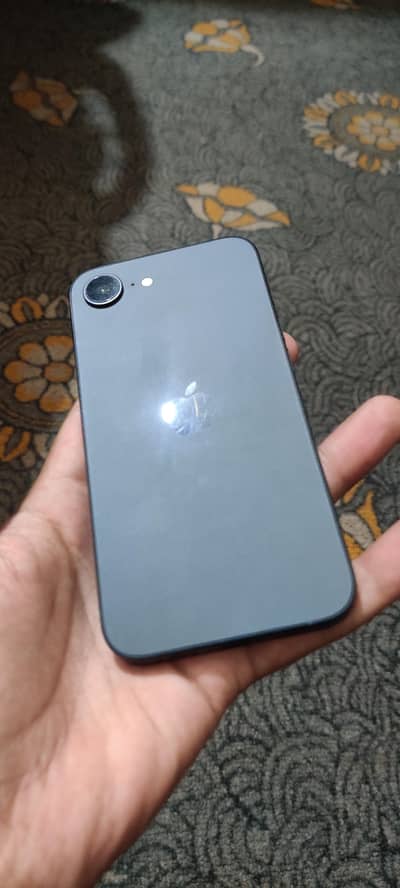 Apple iPhone 16e under warranty