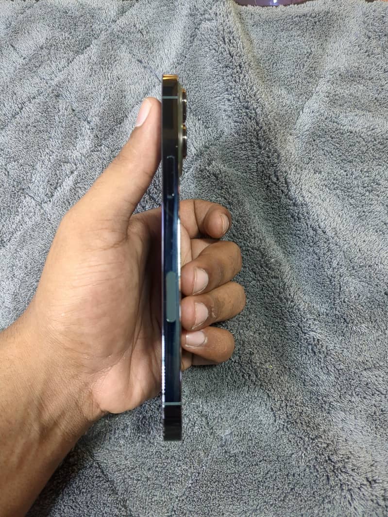 Apple iPhone 13 Pro Max 1