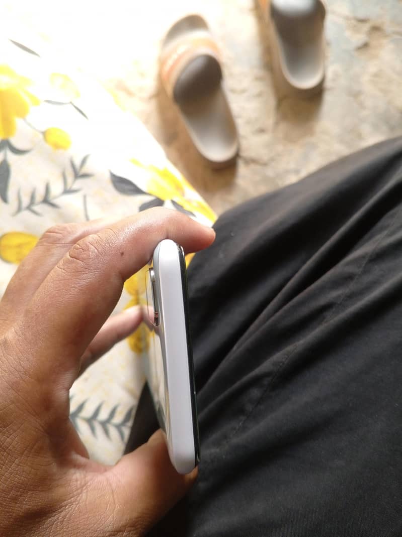 oppoA52 4