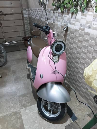 Electric scooty