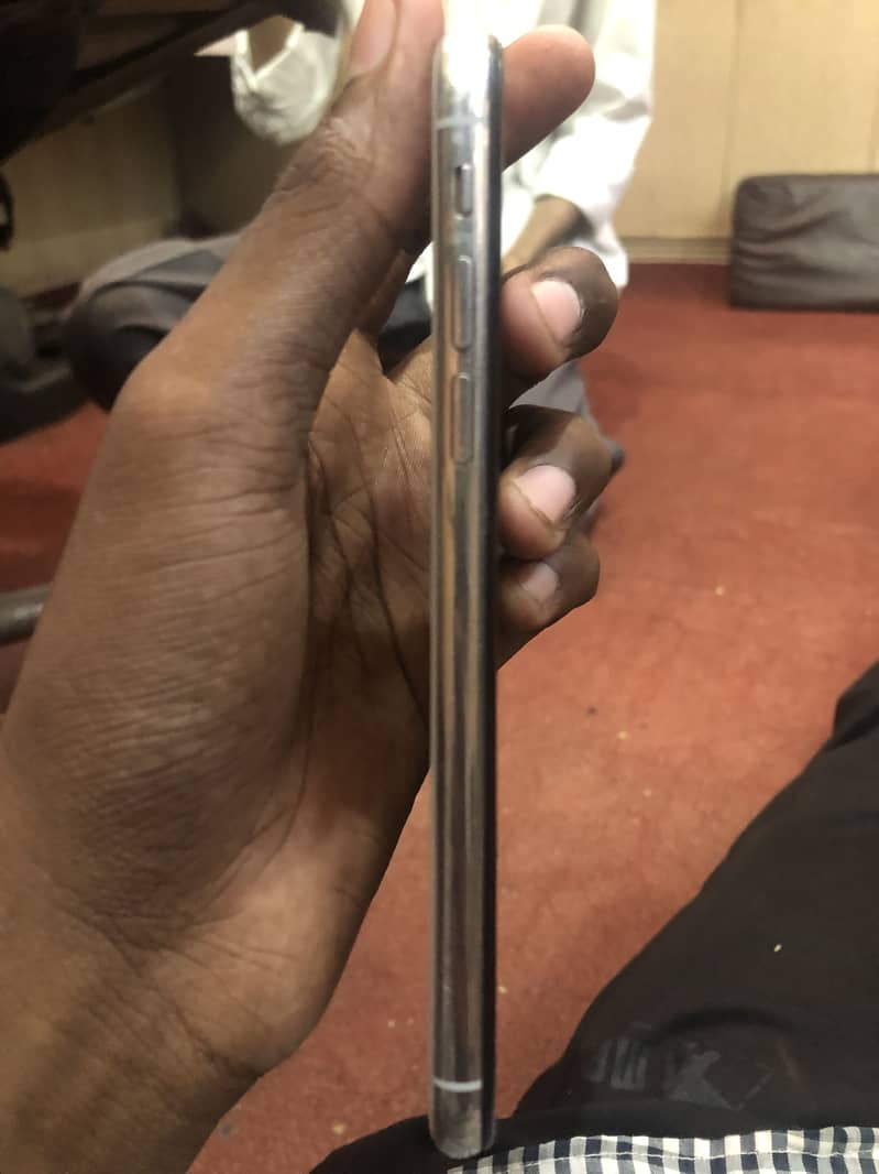 Apple iPhone X 3