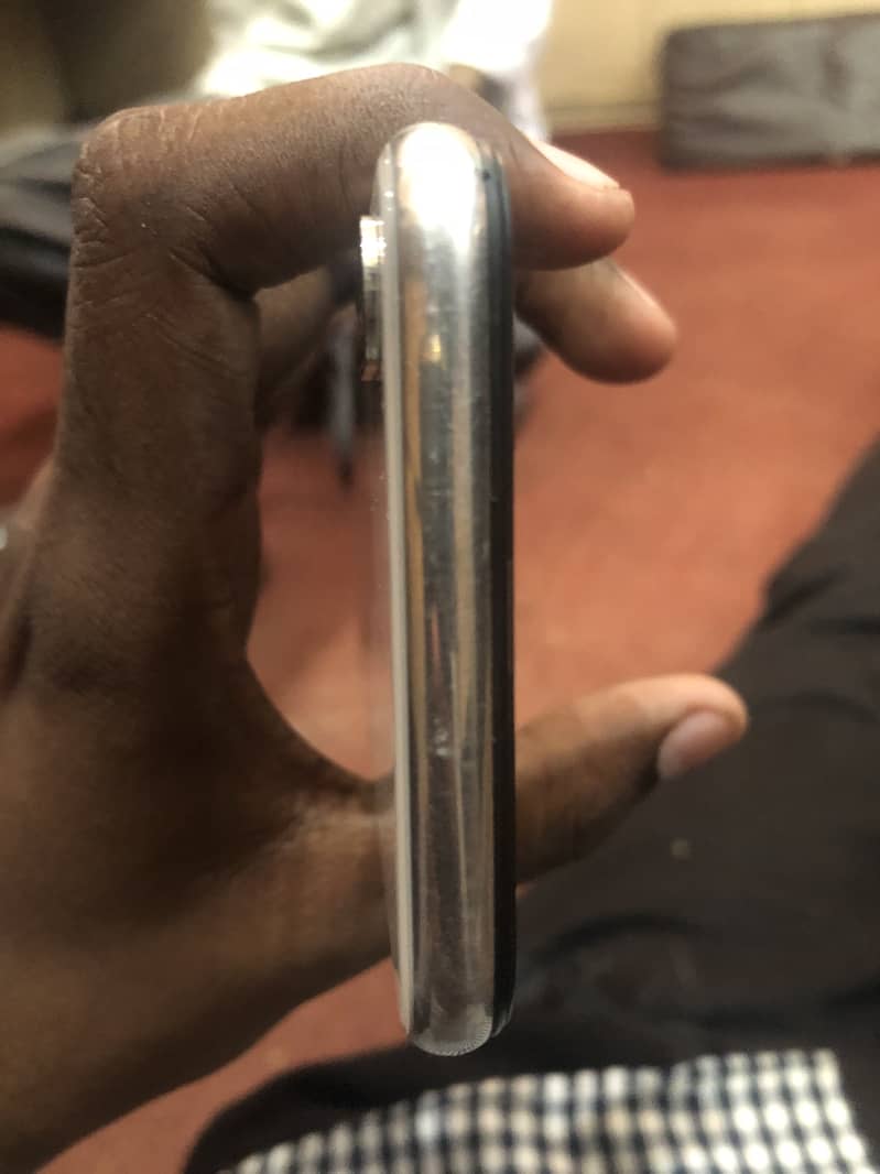 Apple iPhone X 5