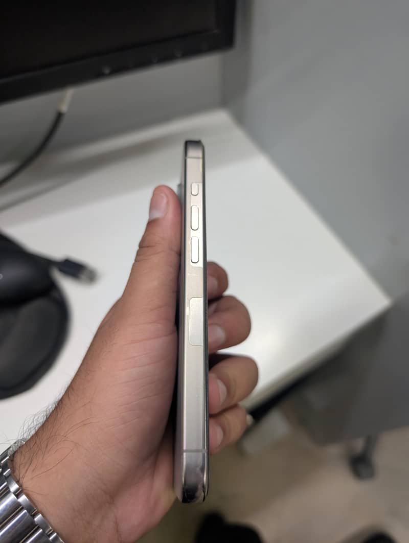 Apple iPhone 15 Pro 2