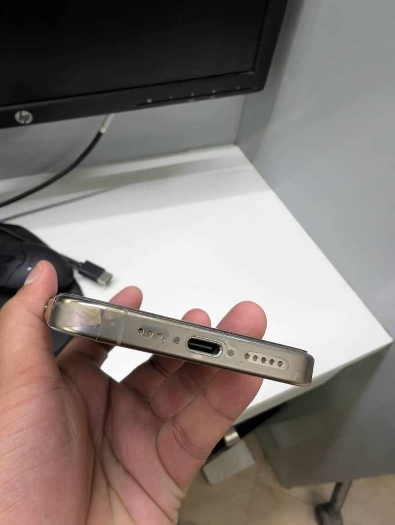 Apple iPhone 15 Pro 4