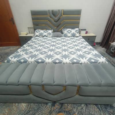 Bed set with side tables and dressing table