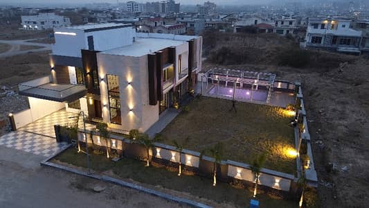Extremely Beautiful House For Sale  Kanal House + Kanal Lawn