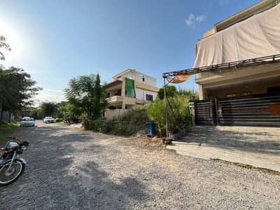 Extremely Beautiful Location Plot For Sale On Invester Rate Price