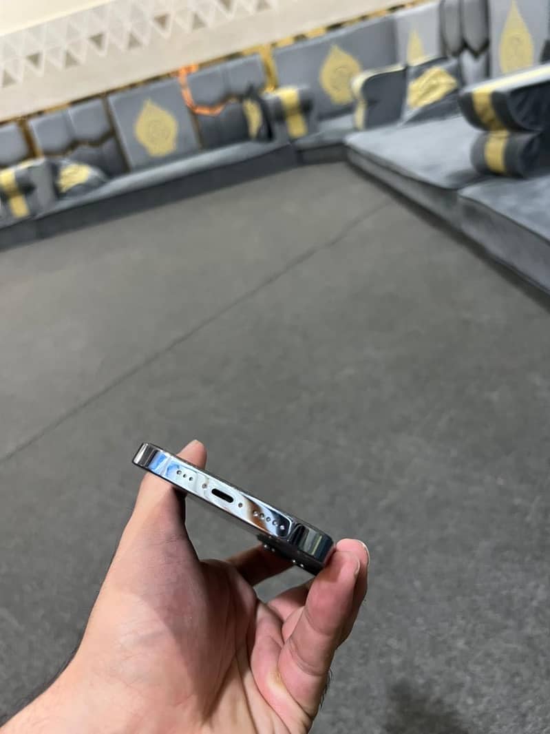 Apple iPhone 13 Pro 2