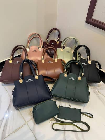 laidar ka bag haa  large haa bag 2 hand bag ha all colours available h