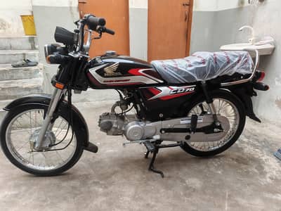 Honda CD 70 model 2025 ka 11 month unregistered 1600 km chali