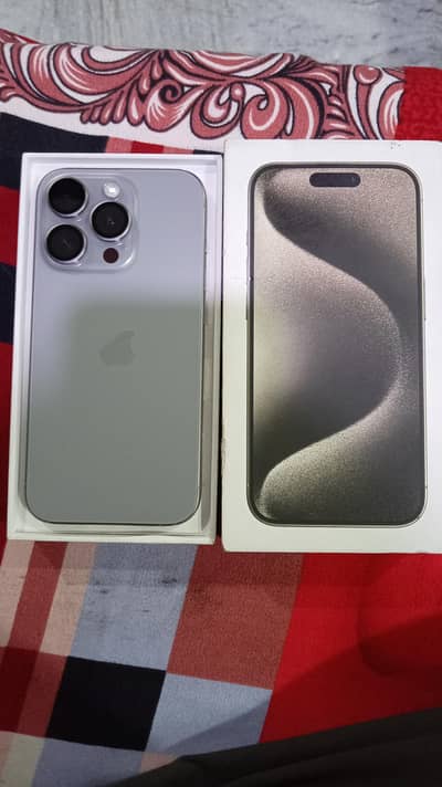Apple iPhone 15 Pro / with box and original cable