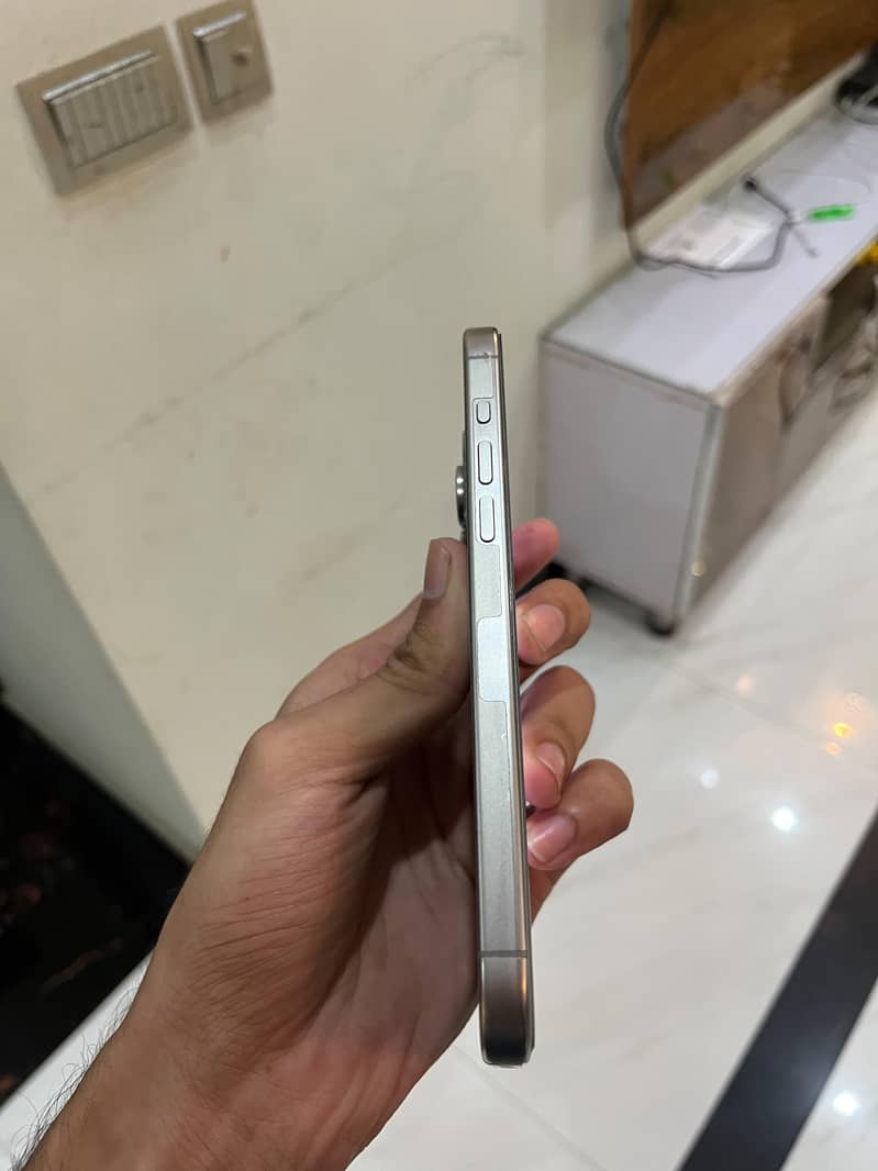 Apple iPhone 15 Pro Max 1