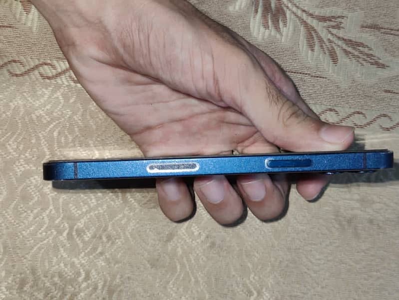Apple iPhone 12 6