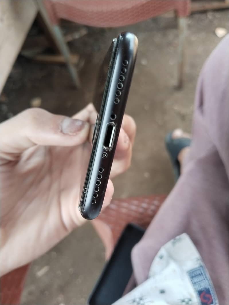 Apple iPhone 7 3