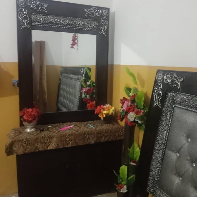 double bed with dressing table 0