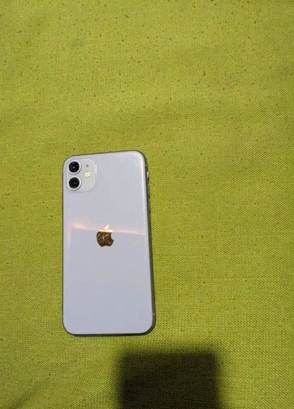 Apple iPhone 11 3