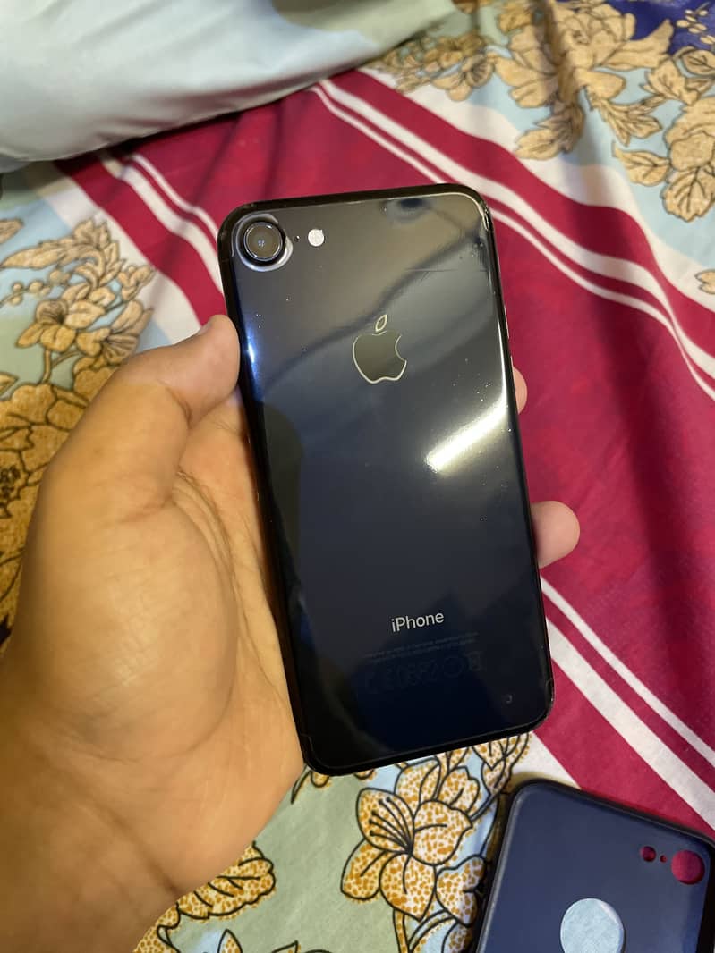 Iphone 7 with box 1