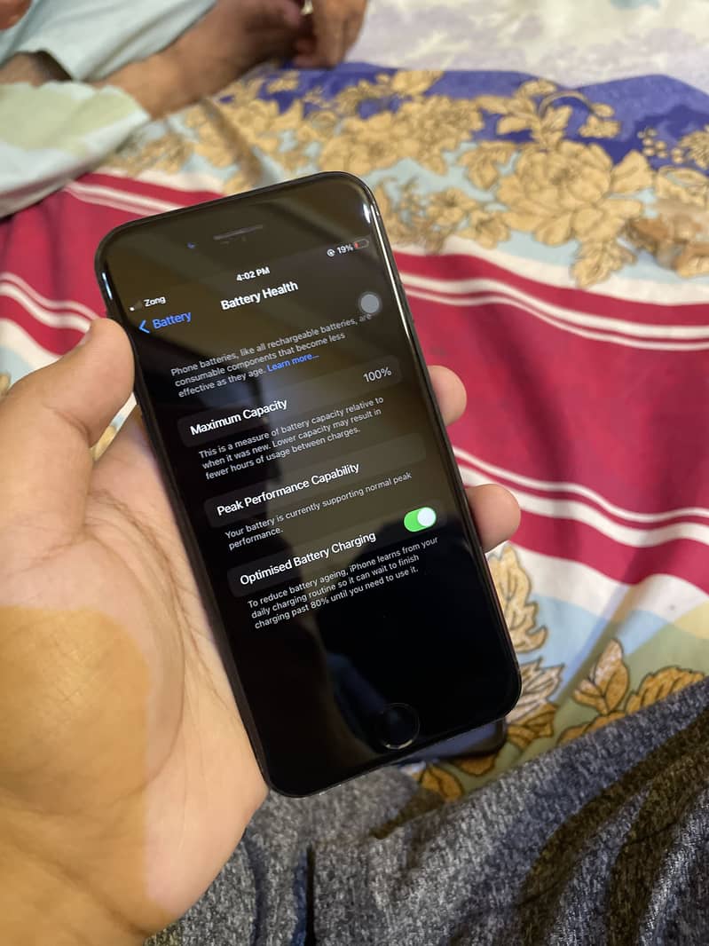 Iphone 7 with box 3
