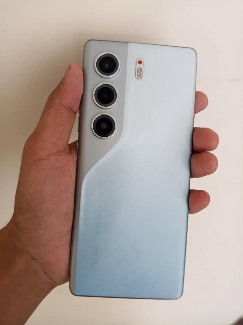 Techno camon 40 pro 4