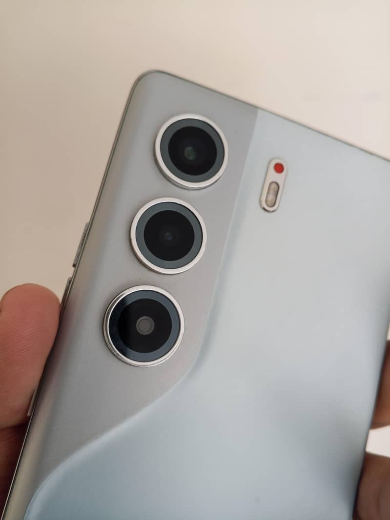 Techno camon 40 pro 5