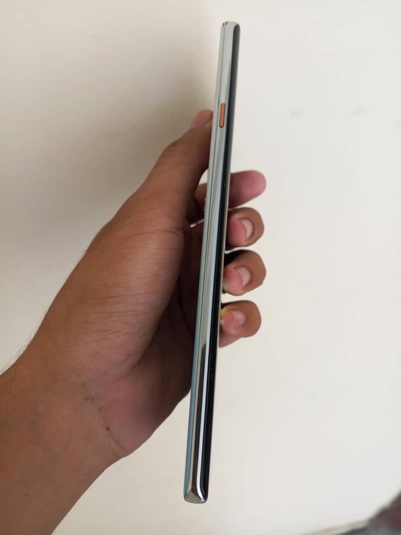 Techno camon 40 pro 12