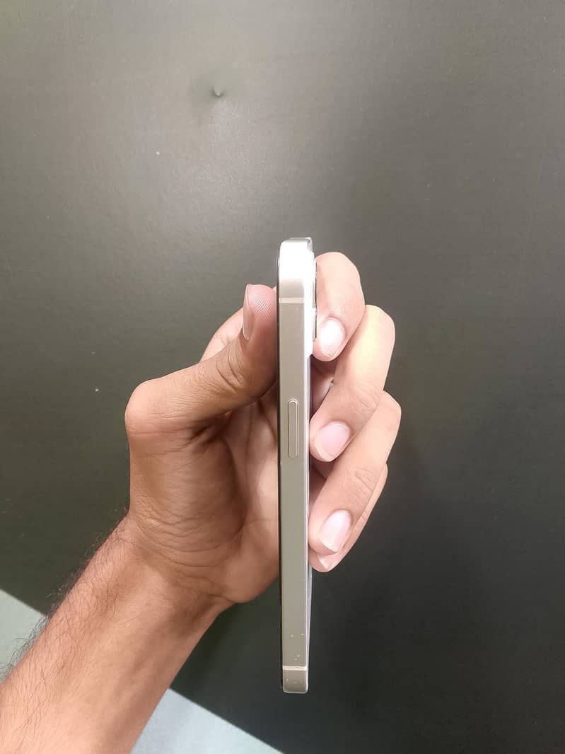 Apple iPhone 13 2