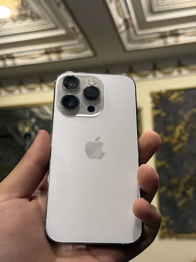 Apple iPhone 14 Pro 256 gb 10/10 condition water pack 100 health