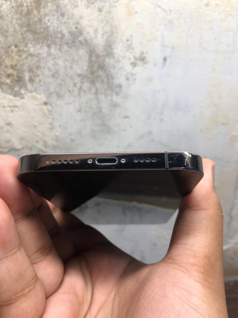 Apple iPhone 13 Pro Max 4