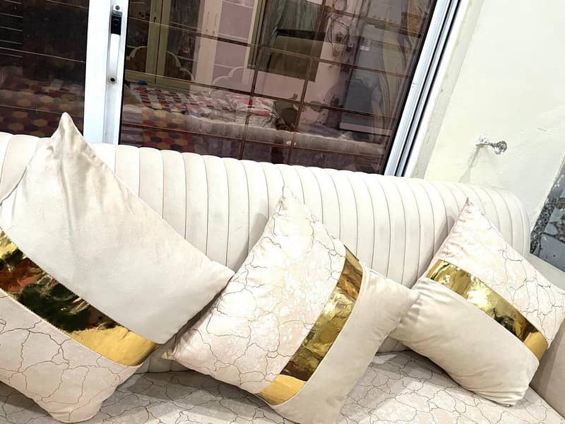 2 seets sofa 3