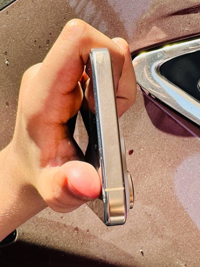 Apple iPhone 16 Pro Max 3
