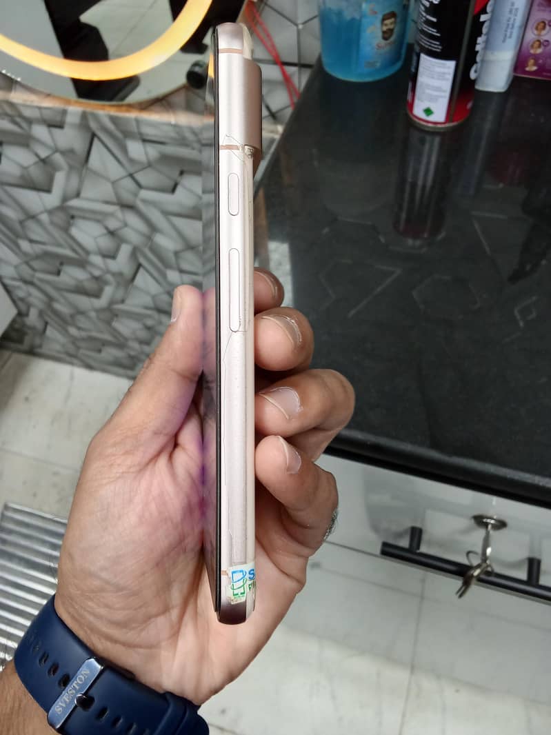 Google Pixel 8 4