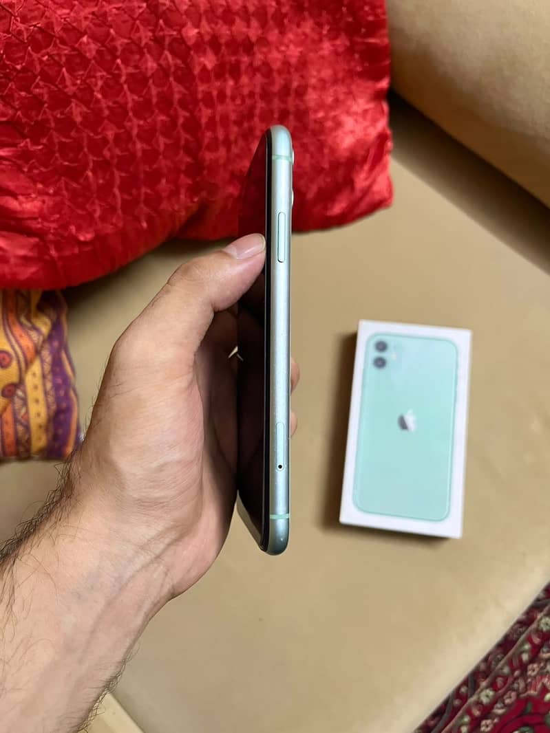 Apple iPhone 11 7