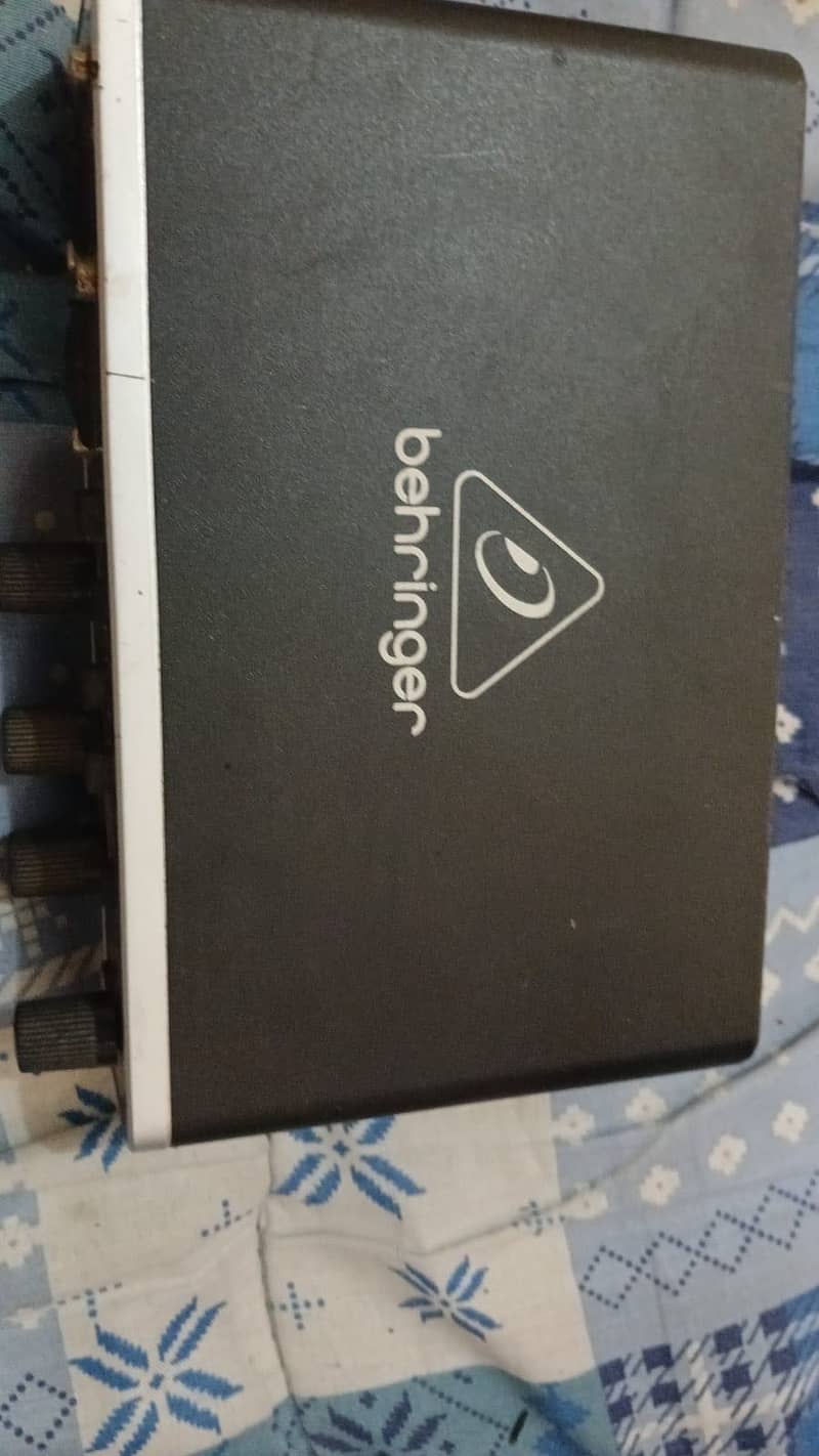 Behringer UMC 202HD 1