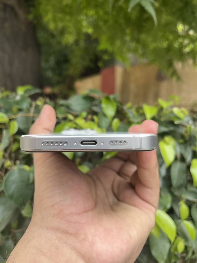 Apple iPhone 16 Pro Max 3